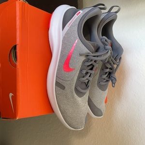 Women’s Nike Flex athletic shoes, size 7.5